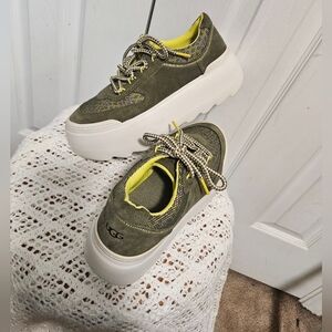 Uggs ladies treadlite sneakers size 7.5 olive green
